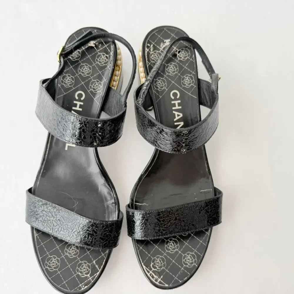 Chanel CC Sandal Black Patent Pearl Gold Flat Block Heel Size 40 Classic Chic - Picture 4 of 13